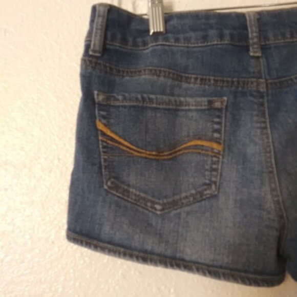 SO women's size 9 medium wash shortie shorts - Picture 5 of 13